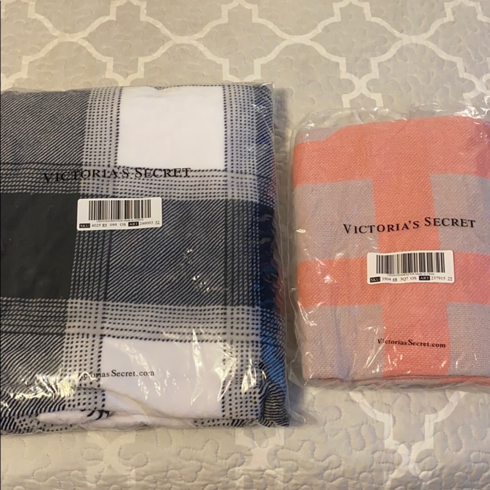 Victoria’s Secret Pink Blanket Set